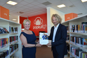 Kulturminister Thorhild Widvey og Nasjonalbibliotekets direktør Aslak Sira Myhre med en felles plan for morgendagens biblioteker.