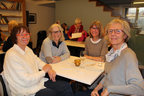 Et av de mange oppfinnsomme lagnavnene, er Brilleslangene. Fra venstre: Anne-Ma, Wenche, Anne og Anne Karine.